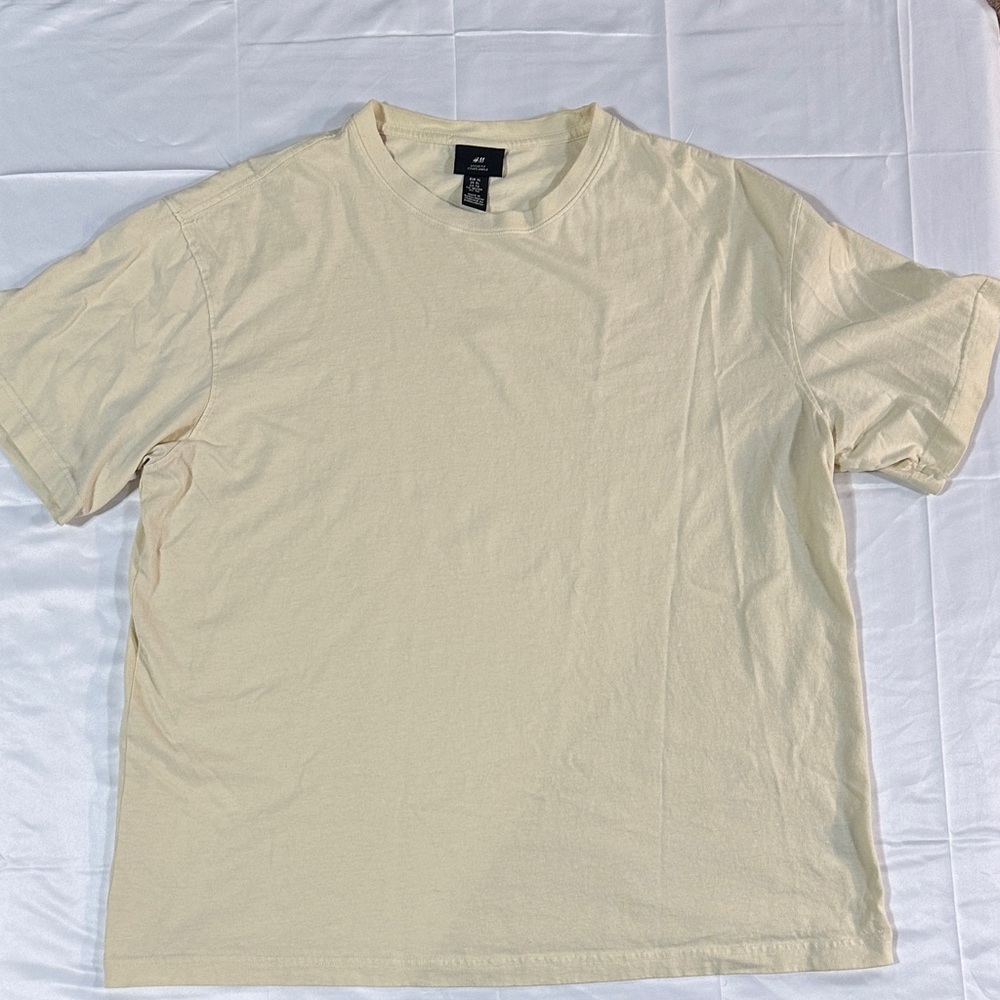 H&M Men's Beige Short Sleeve Tee Size X-Large. Good condition